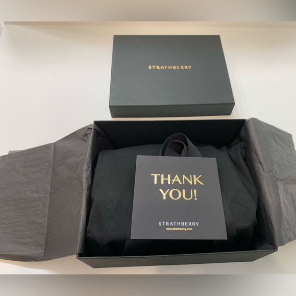 Rare Strathberry East West Mini - Black/Vanilla/Gold - Picture 15 of 16